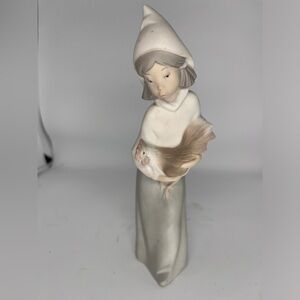 Lladro Shepherdess Girl with Rooster Hand Made In Spain Porcelain Figurine 8"